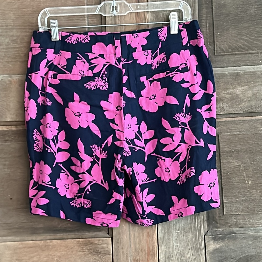 Women's Croft‎ & Barrow Natural Fit Deep Pink Floral Shorts - Size 8 - Picture 3 of 4